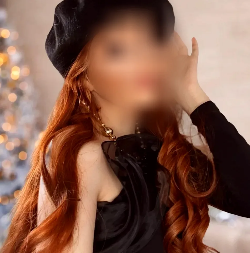 Larissa, 27