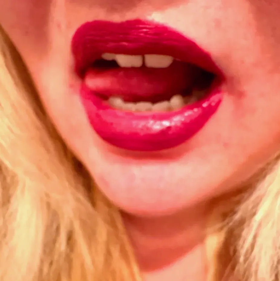 Lilly, 24