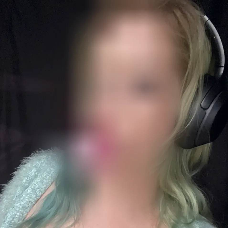 Melanie, 35