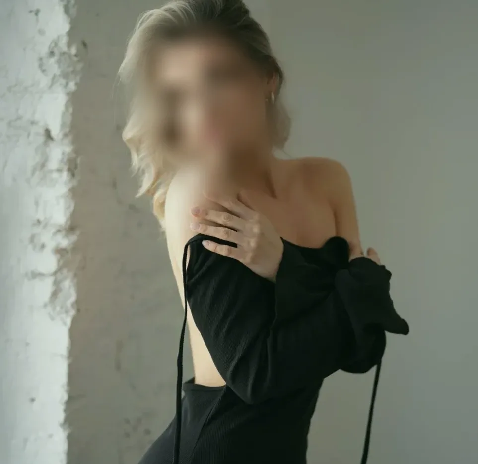 Simone, 25